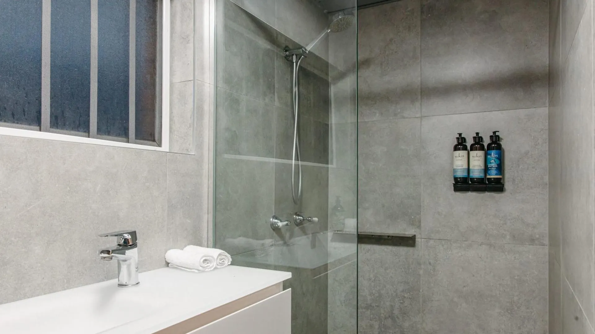 Moffat Beach Coastal Contemporary Unit B Caloundra Austrália