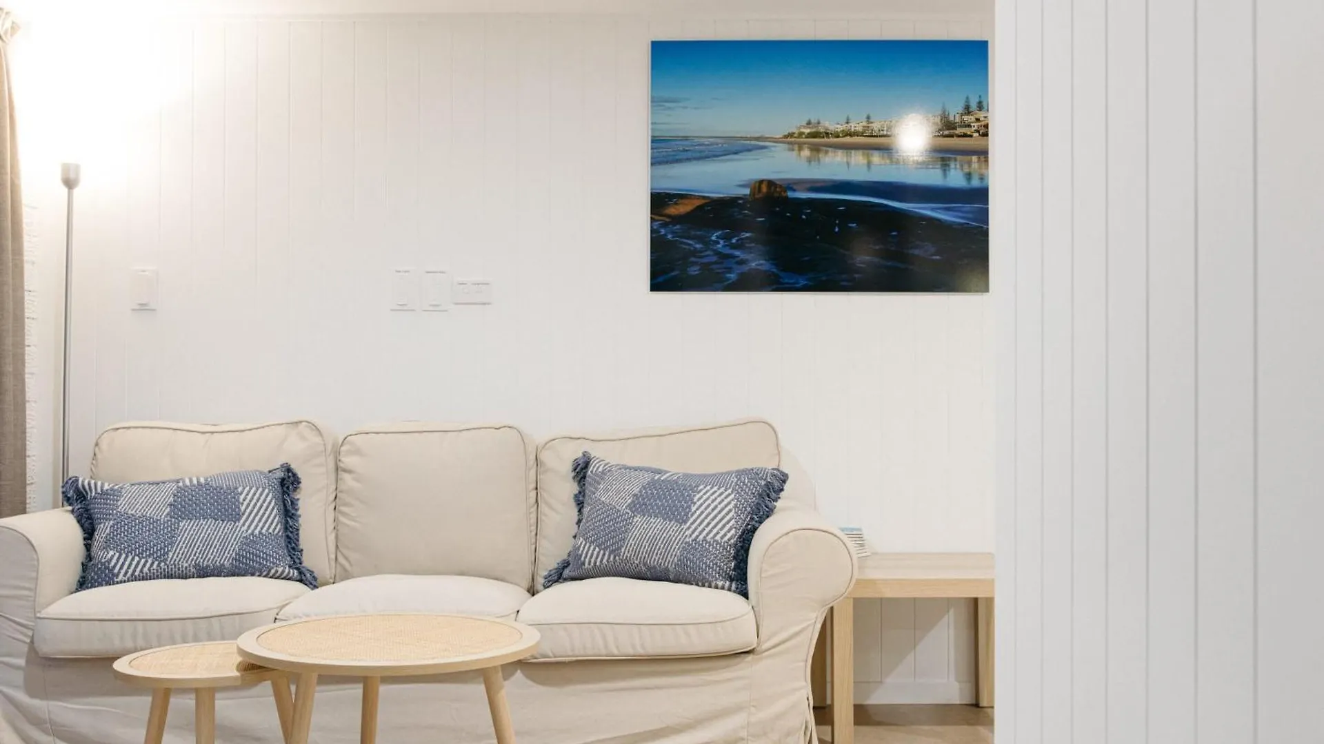 Moffat Beach Coastal Contemporary Unit B Caloundra 0*,  Austrália